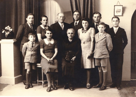 1944 FamilleBonnin9enfants (Grand)